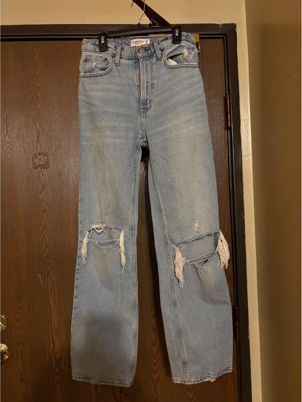 Abercrombie and Fitch Light-Wash Relaxed Straight-Leg Distressed Jeans- Size 2